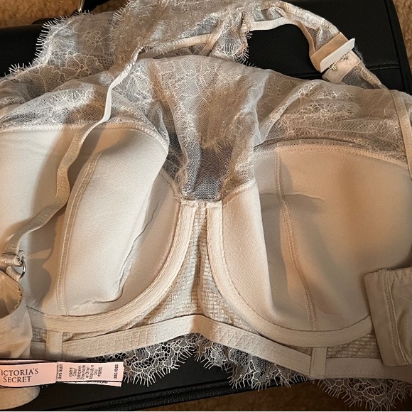 Victoria Secrets intimates Champagne colored halter bra. 38C - Picture 3 of 3